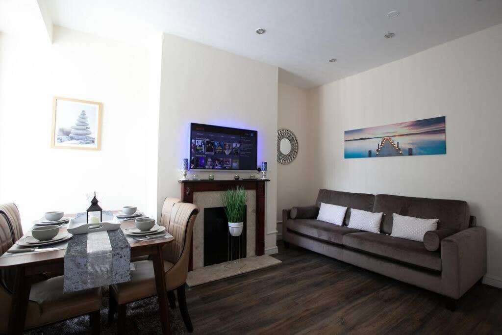 6 Bedroom House 10Min Drive From City Centre 맨체스터 외부 사진