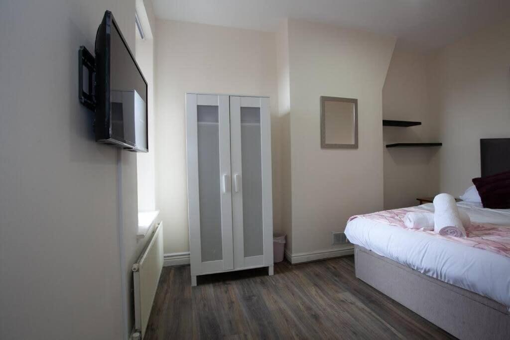 6 Bedroom House 10Min Drive From City Centre 맨체스터 외부 사진