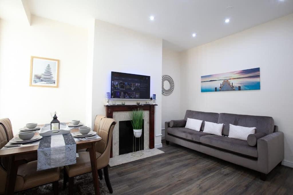 6 Bedroom House 10Min Drive From City Centre 맨체스터 외부 사진